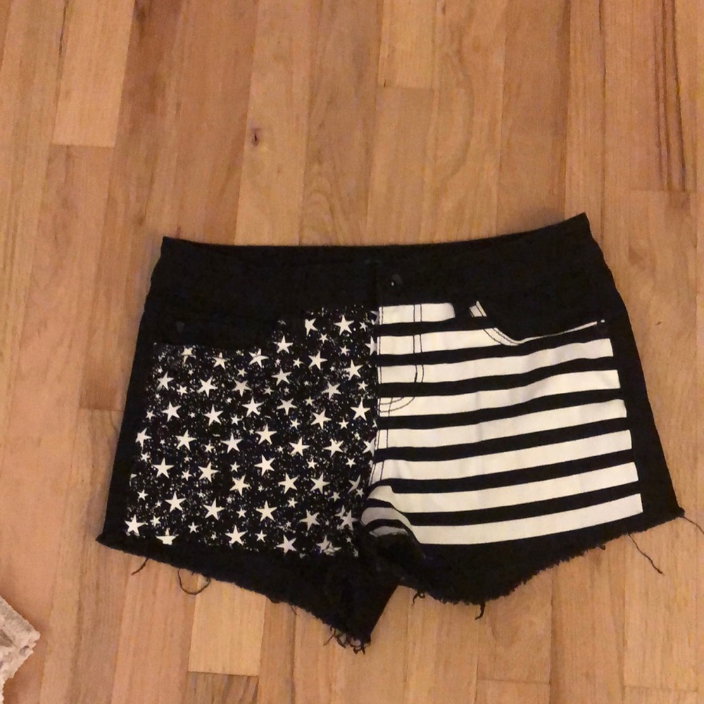 Decluttering Sale! Hot Topic Blackheart Shorts